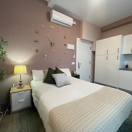 La Pequena Puerta Del Sol Aparthotel มาดริด ภายนอก รูปภาพ